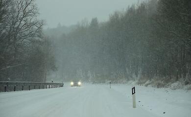 Негода вирує в Україні, на дорогах замети та обледеніння