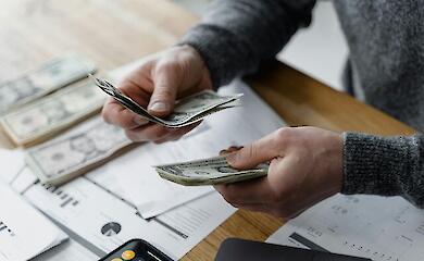 Доплата за понаднормовий стаж роботи в Україні зросла 