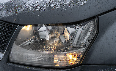 Сніг на даху авто і ризик ДТП: як карають водіїв у Європі та що з цим в Україні