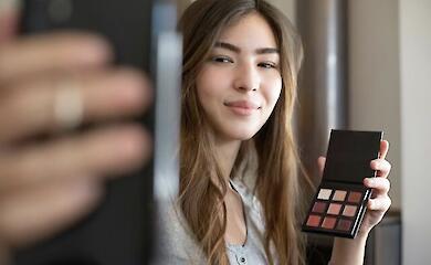 TikTok нав'язує б'юті-контент дівчаткам 13-19 років. Навіть тим, хто не цікавиться косметикою