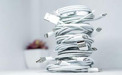 Електрики попереджають: які прилади не можна залишати увімкненими на ніч