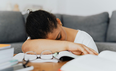 Дослідження: що більше екранного часу в підлітків, то гірший у них сон