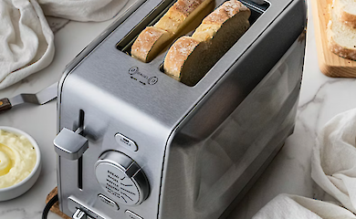 Що не можна залишати в розетці, йдучи з дому: інженер назвав 7 найнебезпечніших приладів