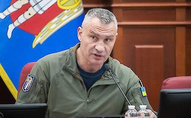 Дороги проти ЖКГ - 12:7, у Києві ремонтують "тільки важливі" об'єкти 