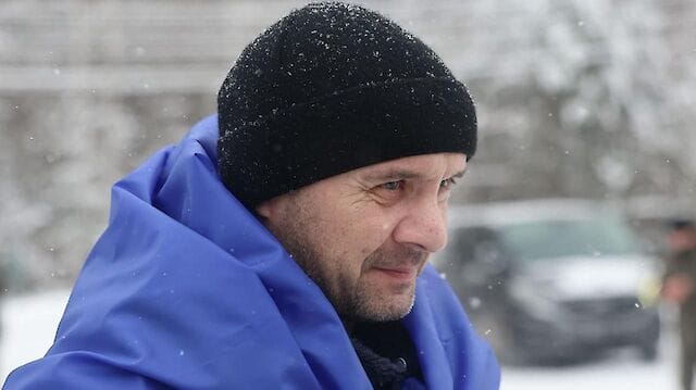 У тебе руки, ноги, все є? Як я тебе люблю, сину мій золотий - мати дочекалася з полону сина, якого вже поховали два роки тому. Неймовірна історія повернення