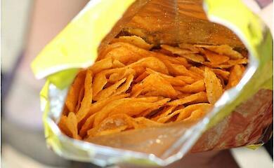 Майже +50% до ризику серцево-судинних захворювань: нове дослідження щодо ультрапереробленої їжі