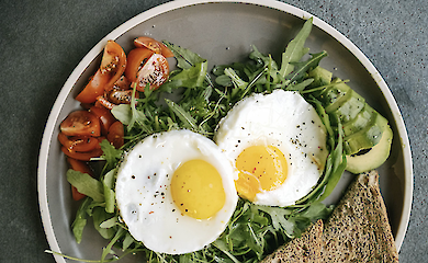 Як зробити ідеальну кремову та ніжну яєшню на сніданок