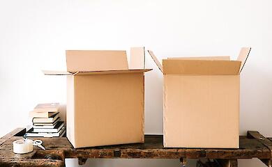 Міжнародні посилки в Україну: одяг, взуття та зарядні пристрої. Подробиці про тенденції покупок