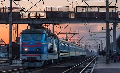 У прифронтових регіонах оновили графік руху поїздів і запустили стикувальні автобуси