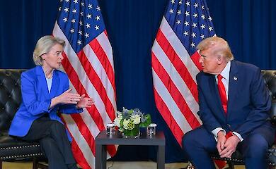 Євросоюз зупинив угоду щодо торгівлі зі США, оскільки ситуація з тарифами Трампа та їхньою законністю стала невизначеною