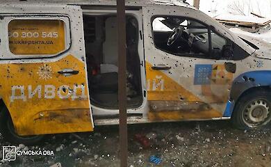 У Сумській області російські війська обстріляли автомобіль Укрпошти: двоє людей дістали поранення