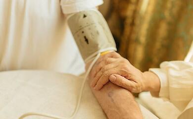 Субсидії, пільги та соцдопомогу в Україні не надають або призупиняють. Що робити