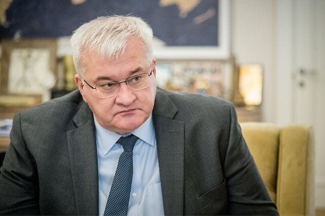 Київ вимагає від Будапешта повернути викрадені кошти Ощадбанку