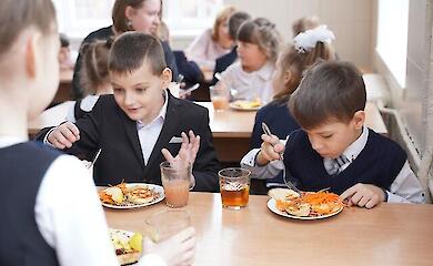 шкільна їдальня