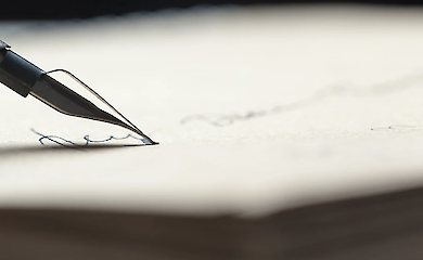 Akvarel: де вигідно купити ручку для навчання, роботи та творчості