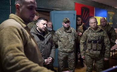 Зеленський заявив, що депутати мають служити державі або в парламенті, або на фронті