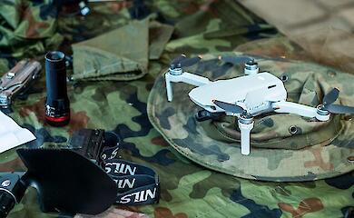 Дрон на военной форме, иллюстративное фото