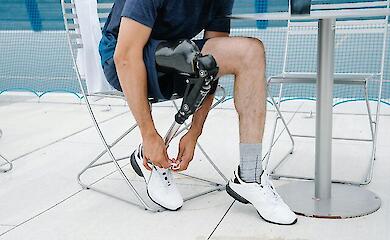 Чоловік із протезом, ілюстративне фото