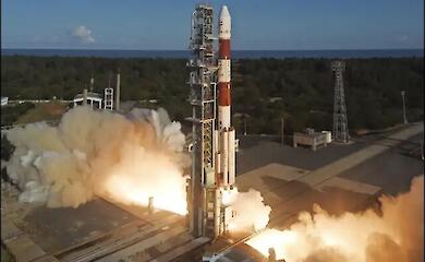 Загублений супутник "ожив" через місяць - учені говорять про диво