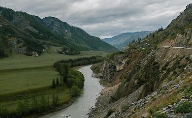 Река, иллюстративное фото