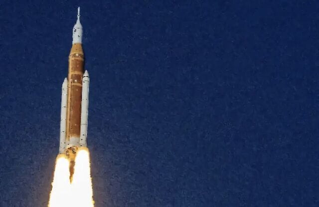 Люди вперше за 50 років вирушили до Місяця - стартувала місія Artemis II