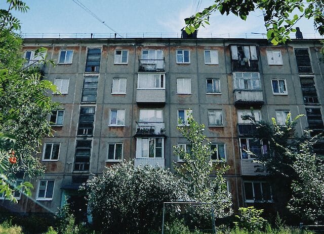 В Україні знову обговорюють реновацію "хрущовок", чому процес майже не рухається