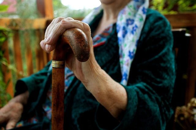 Як змінюється хода людини з віком і чому це добре, розповіли вчені