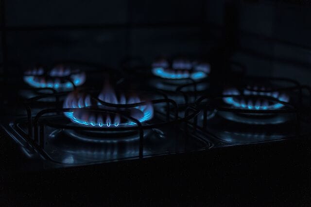Нарахування за газ за середніми показниками: українцям пояснили, чому сума в рахунках може зростати