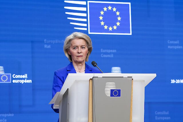 Тимчасовий захист українців у ЄС можуть переглянути: нові подробиці та пропозиція Єврокомісії