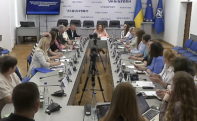 Педагоги в Украине получают самые низкие зарплаты среди всех отраслей. Эксперты рассказали, как это изменить