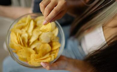 Надмірно оброблені продукти можуть підвищувати рівень холестерину, ілюстративне фото