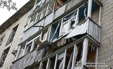 Цільовий удар по житловому сектору: росіяни атакували район багатоповерхівки в Сумах, серед постраждалих — двоє немовлят