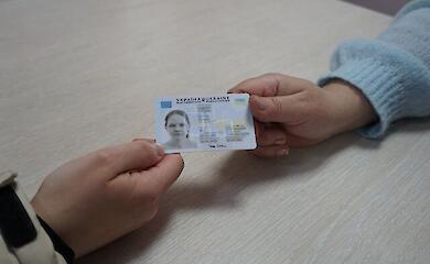 В миграционной службе рассказали, в каких случаях старый паспорт нужно заменить на ID-карту