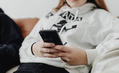 В Украине хотят урегулировать использование телефонов в школах, иллюстративное фото