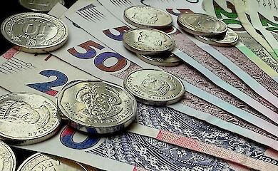 Купюры и монеты гривны