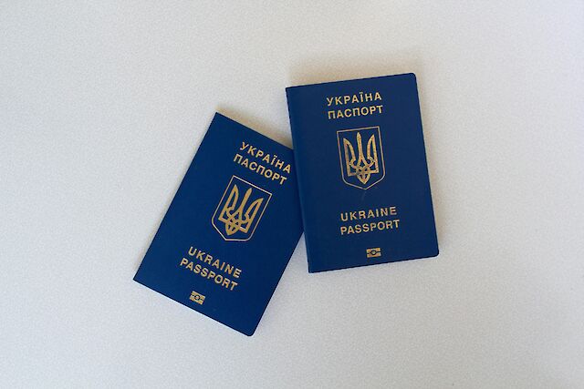 Українцям пояснили, як часте перетинання кордону впливає на визначення податкового резидентства