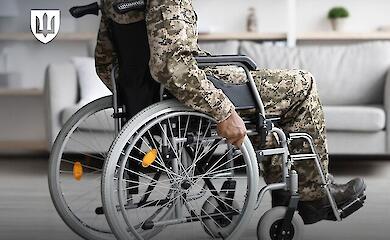 Мужчина в инвалидном кресле