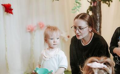 Педагогам детсадов могут повысить зарплату, иллюстративное фото
