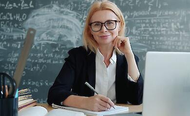З вересня зростуть зарплати вчителів: що зміниться у нарахуванні виплат і які надбавки з’являться