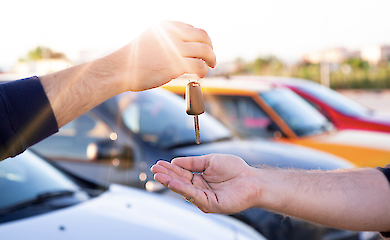 Продажі нових авто в Україні впали на 31%: які марки та моделі купували у серпні