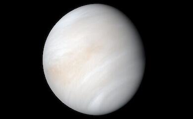 Венера із щільним шаром світлих хмар на знімку космічного апарата Mariner 10