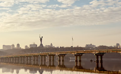 У Києві змінили порядок проїзду мостами під час повітряної тривоги
