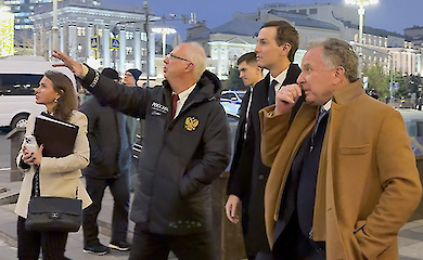 Віткофф (крайній праворуч) під час чергової поїздки до Москви на переговори