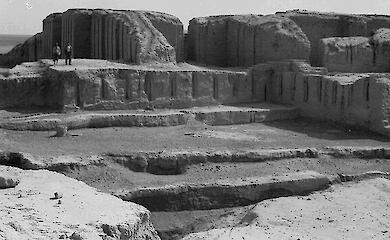 Руины древнего Киша в Ираке на чёрно-белой фотографии 1932 года