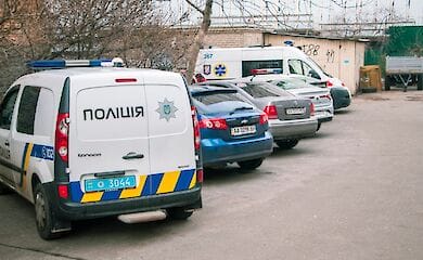 В столице дворник обнаружил двоих мужчин: один мертв, второй &ndash; в тяжелом состоянии