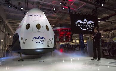 В SpaceX рассказали, когда планируют отправить туристов в космос