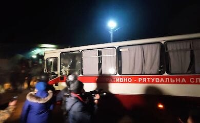 Участники акции протеста кидались камнями в сотрудников полиции и эвакуированных