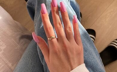 Особой популярностью пользуется розовый маникюр