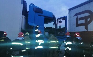 У Києві в результаті падіння кабіни вантажівки загинув чоловік