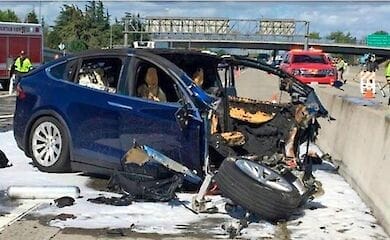 Tesla и Apple оказались вовлечены в скандал из-за водителя, попавшего в ДТП